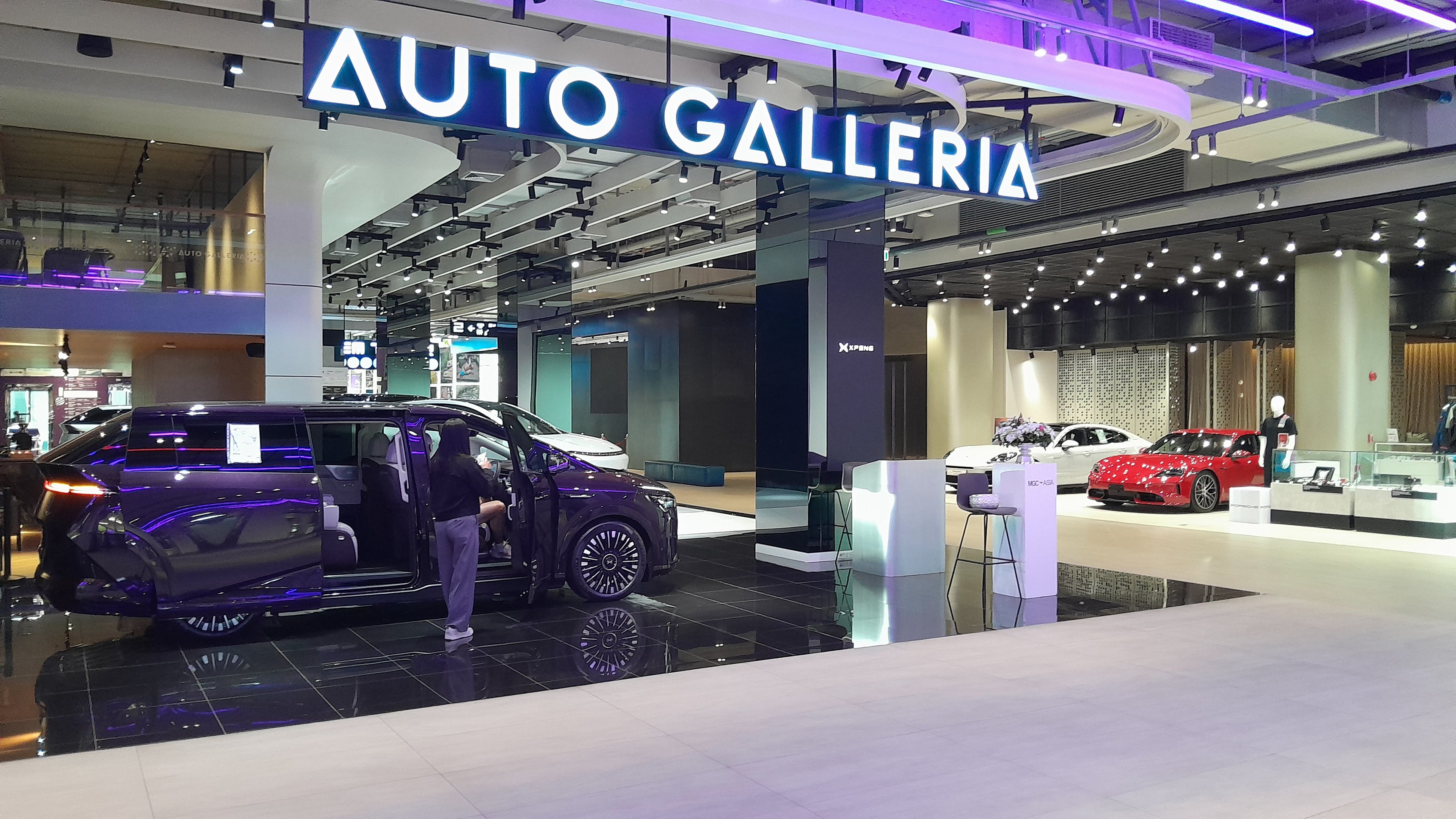 Car Showroom Photo 1
