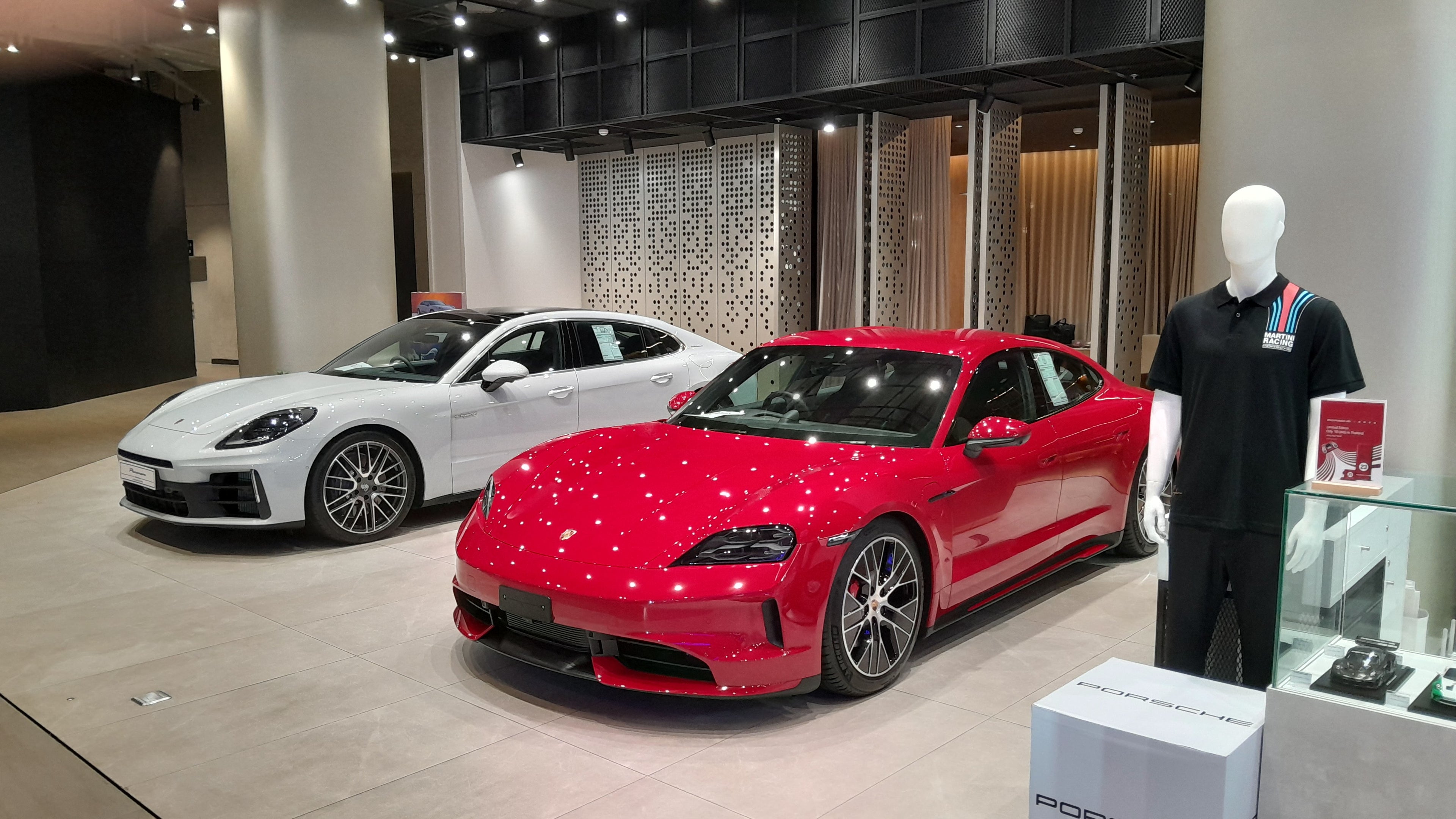 Car Showroom Photo 4
