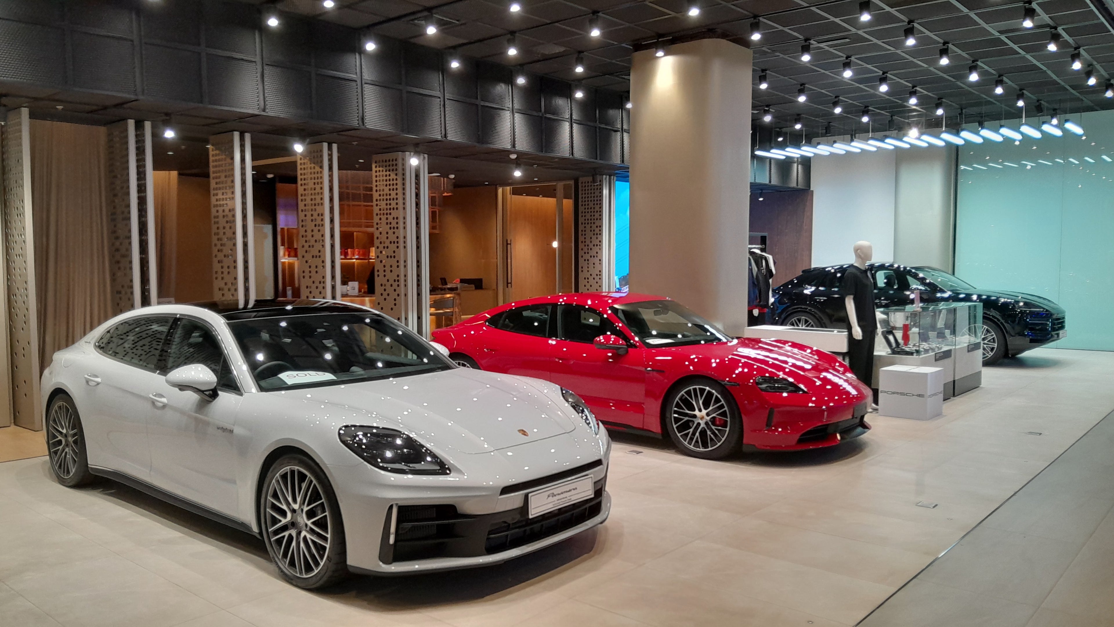 Car Showroom Photo 5