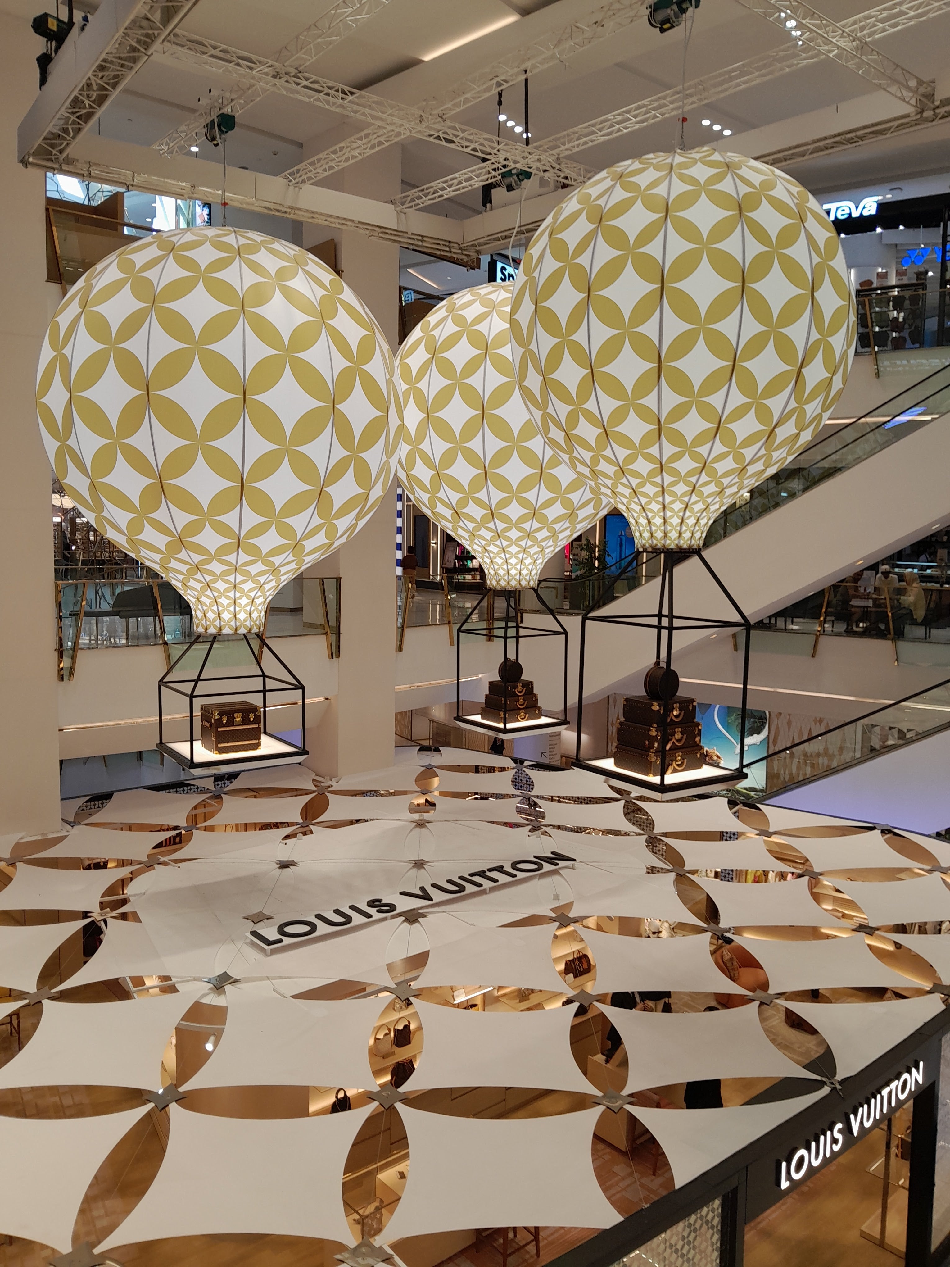 LV Photo 1