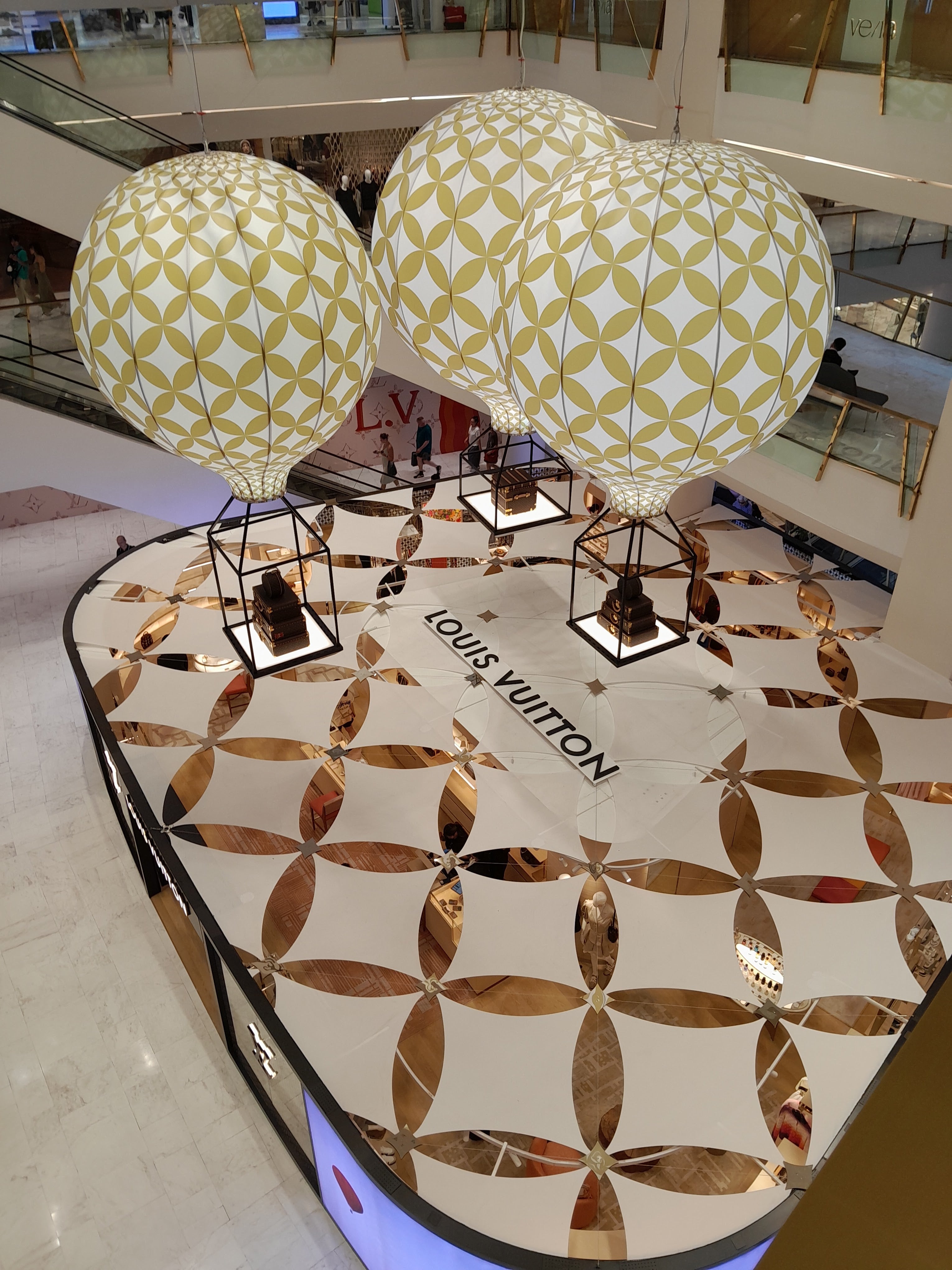 LV Photo 4